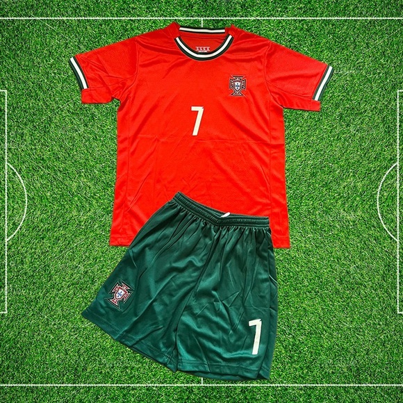Ronaldo Portugal #7 Soccer Jersey – Size 22 – Fits ages 6-7 y (Jersey + Shorts) - Picture 2 of 3